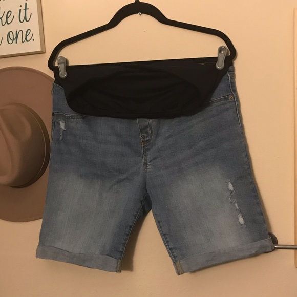 Maternity Shorts - Picture 1 of 2
